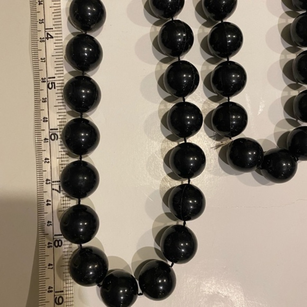 VINTAGE BLACK LAYERING NECKLACES LARGE PLASTIC BEADS - Picture 2 of 8